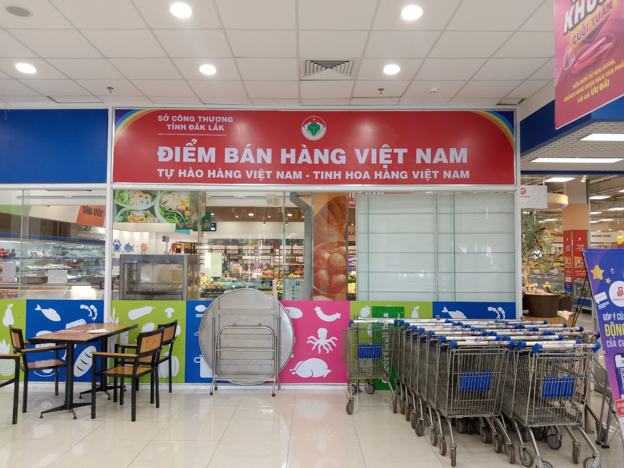 LÀM BẢNG HIỆU QUẢNG CÁO BẠT HIFLEX KHUNG SẮT ĐẸP Ở BMT