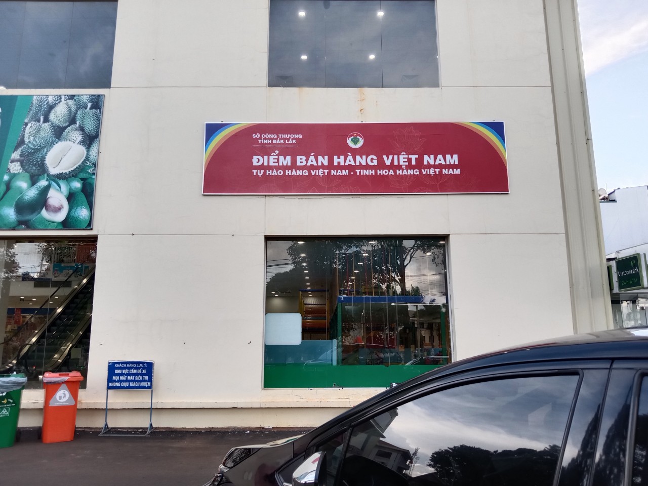 LÀM BẢNG HIỆU QUẢNG CÁO BẠT HIFLEX KHUNG SẮT ĐẸP Ở BMT