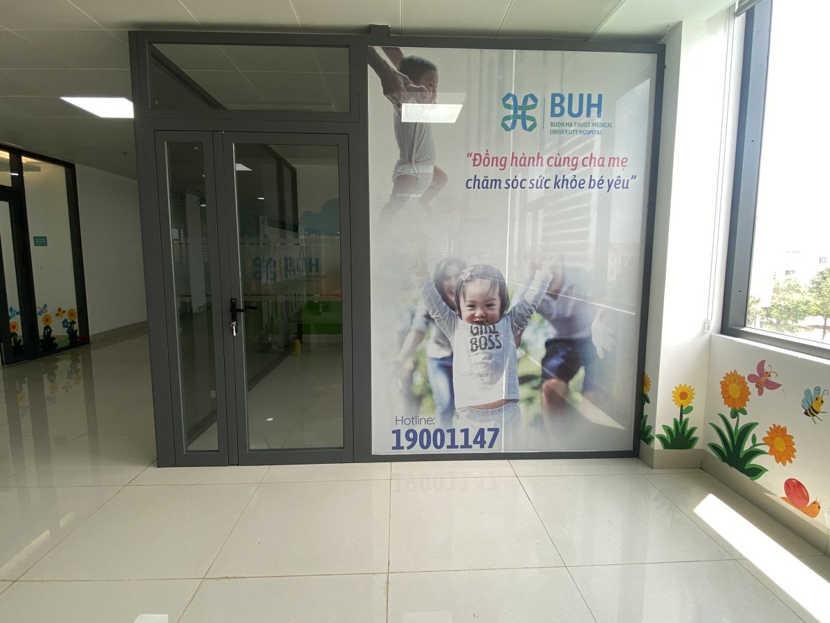 Cung cấp dịch vụ thi công dán kính BMT chuyên nghiệp chất lượng