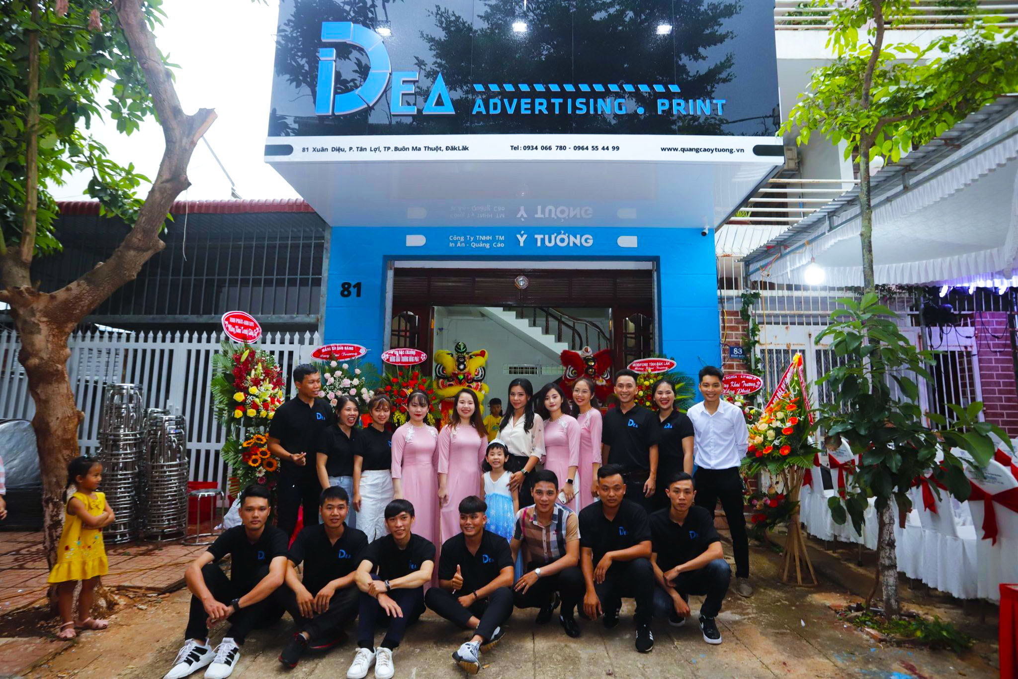 Tập thể IDEA tại trụ sở công ty