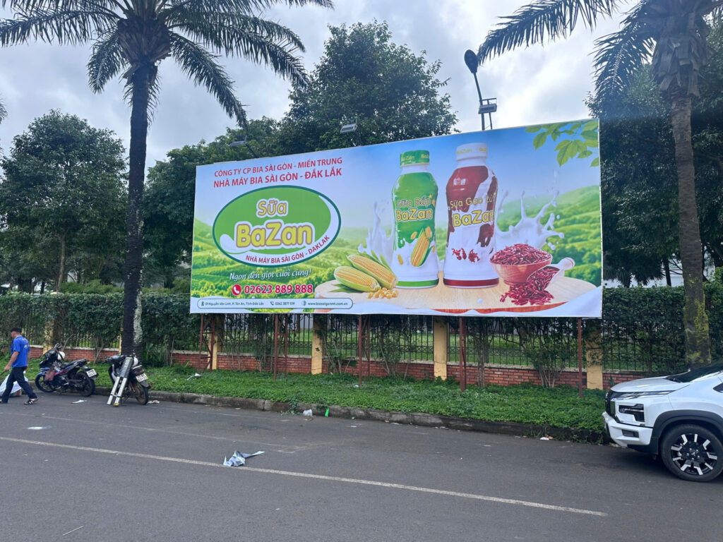 Làm bảng hiệu quảng cáo bạt Hiflex Daklak khung sắt đẹp
